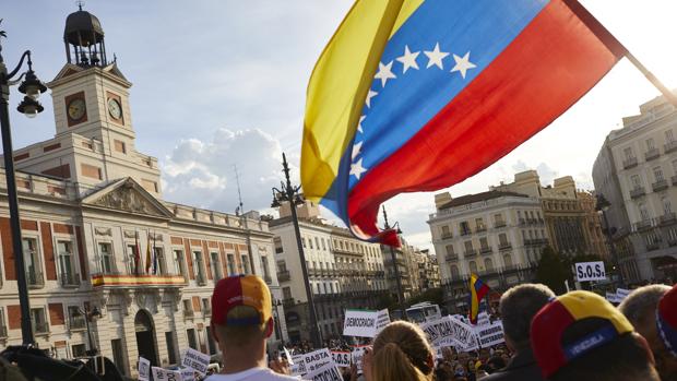 Los ciudadanos venezolanos pueden apostillar sus documentos en España